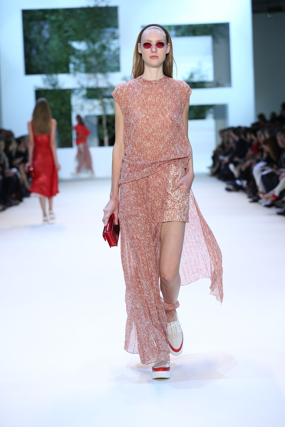 Susanne Knipper (Elite) Silk crêpe Tweed Print top and long plissé shorts skirt Anouk Envelope in mirrored leather