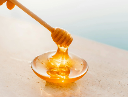 Powerful Benefits that Honey Provides for Your Skin, Hair & More